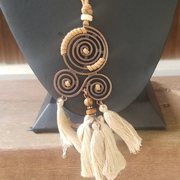 swirl and tassel leather necklace in cream - Picture 7 of 8